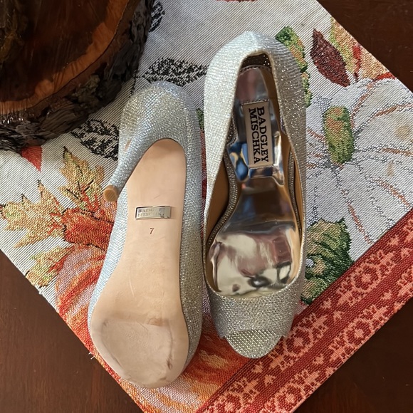 Badgley Mischa silver sparkle shoes. NNT- new no tag - Picture 2 of 4